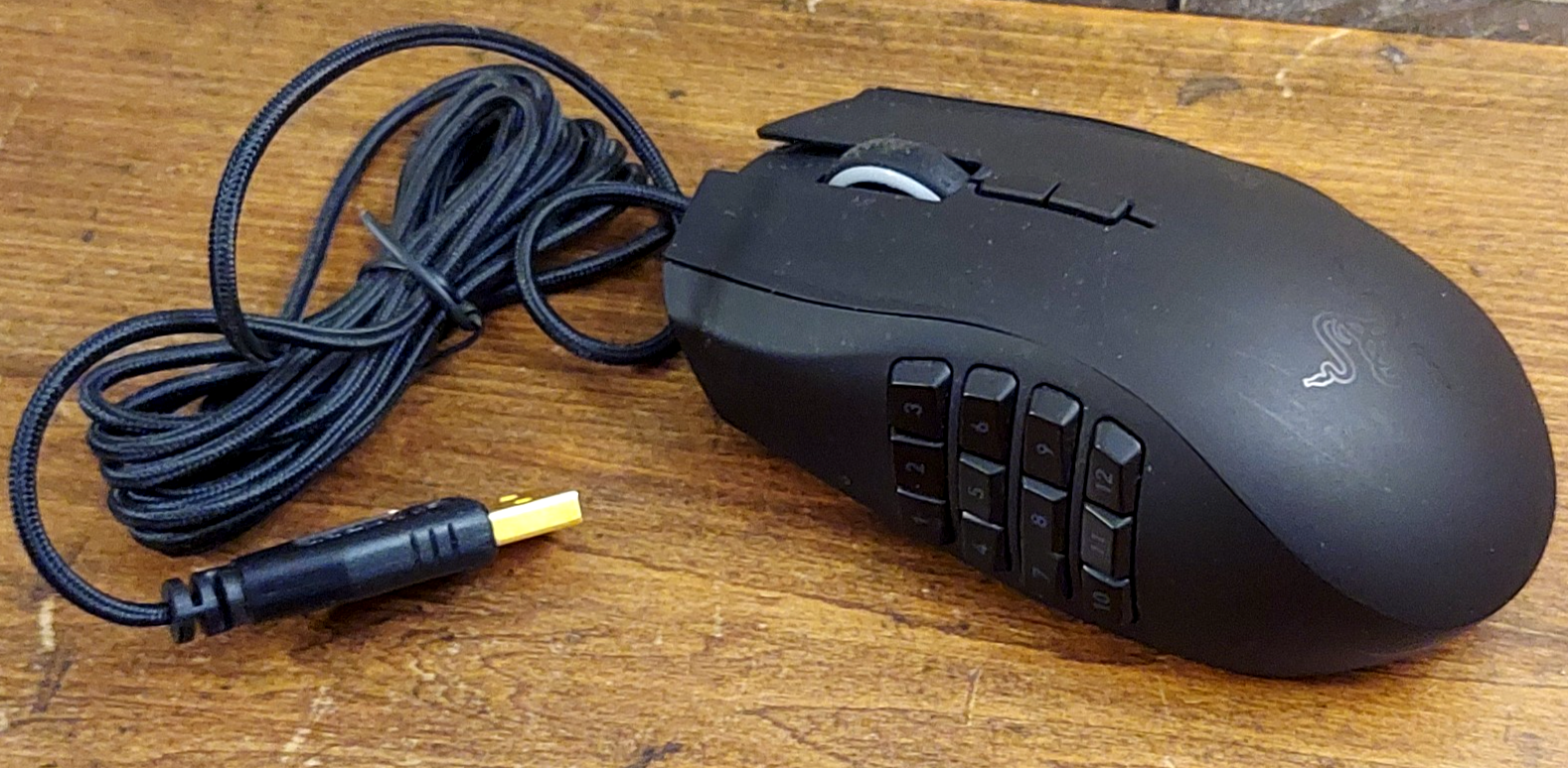 Razer NAGA CHROMA RZ01-0161　ブラック　ゲーミングマウス　USB マウス 動作確認済み 2B0127　/E3 Razer Naga Chroma Wired Gaming Mouse (RZ01-0161) Black USB Tested